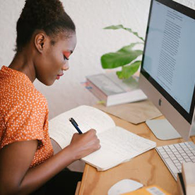 Professional Indemnity Insurance: Lady working at her desk 